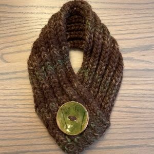 NECK WARMER, HANDMADE.  ONE SIZE, DARK BROWN & GREEN THROUGH IT.  CERAMIC BUTTON